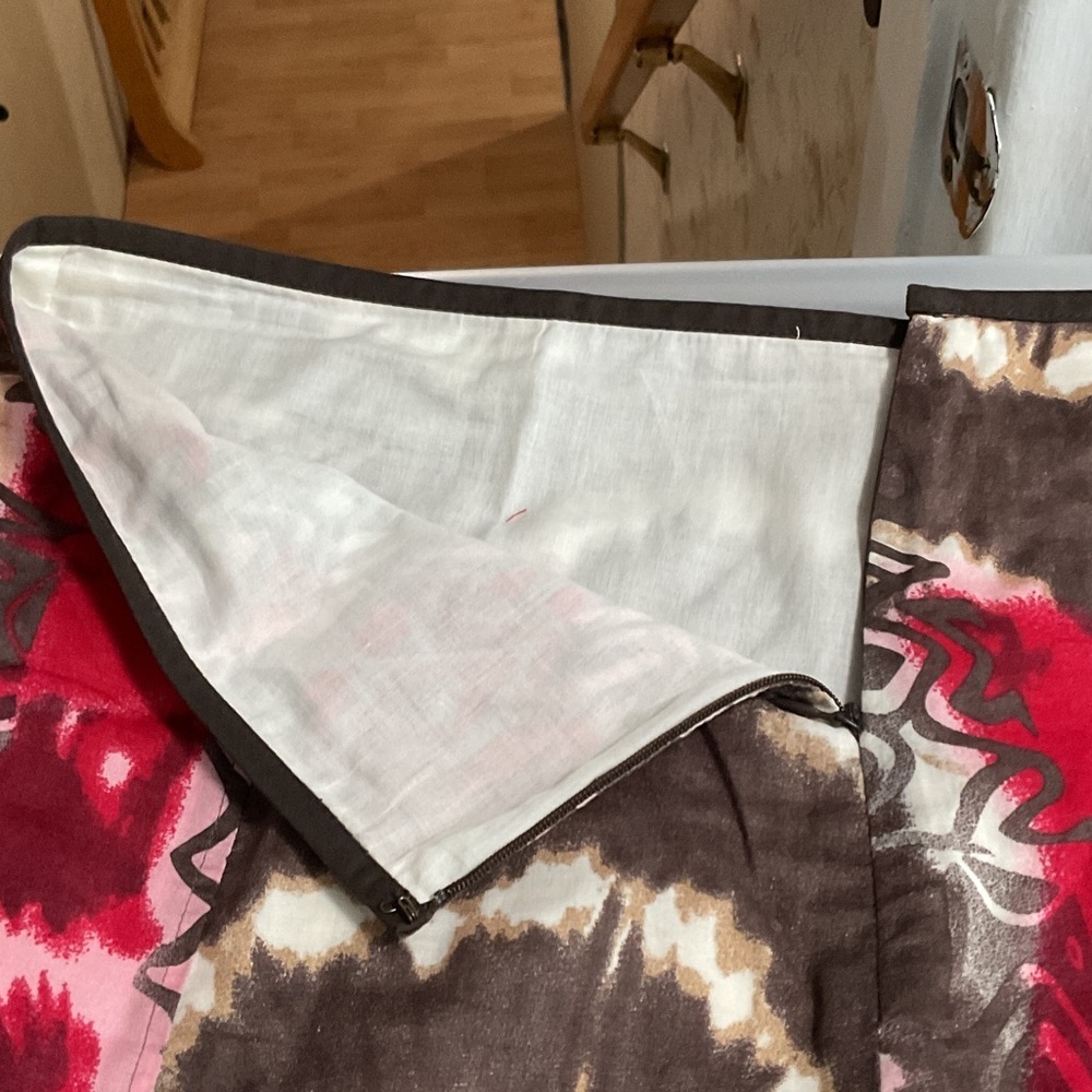 P423. SPANNER Asymmetrical Skirt in Brown and Fuchsia Tie-Dye - Picture 3 of 4